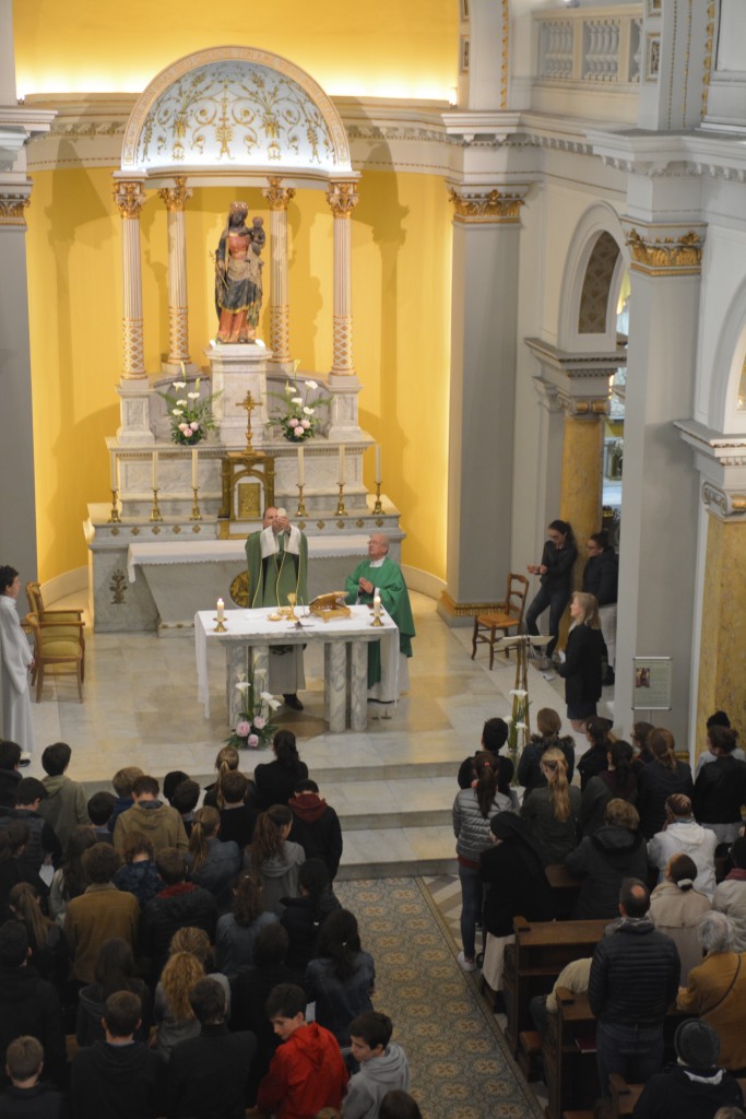 Accueil d’élèves de l’établissement scolaire NotreDame de SainteCroix de NeuillysurSeine (24