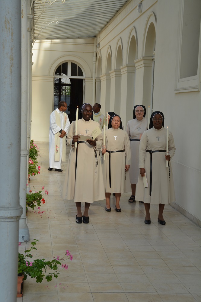 Procession des professes et jubilaires pour leur entrée dans la chapelle
