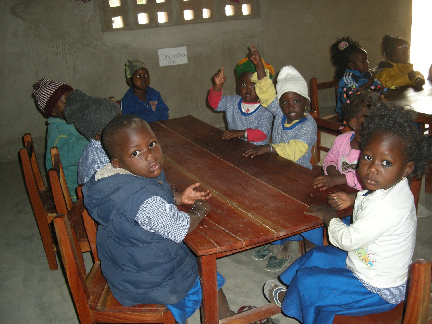 Élèves de l'école maternelle Saint-Augustin à Kemon