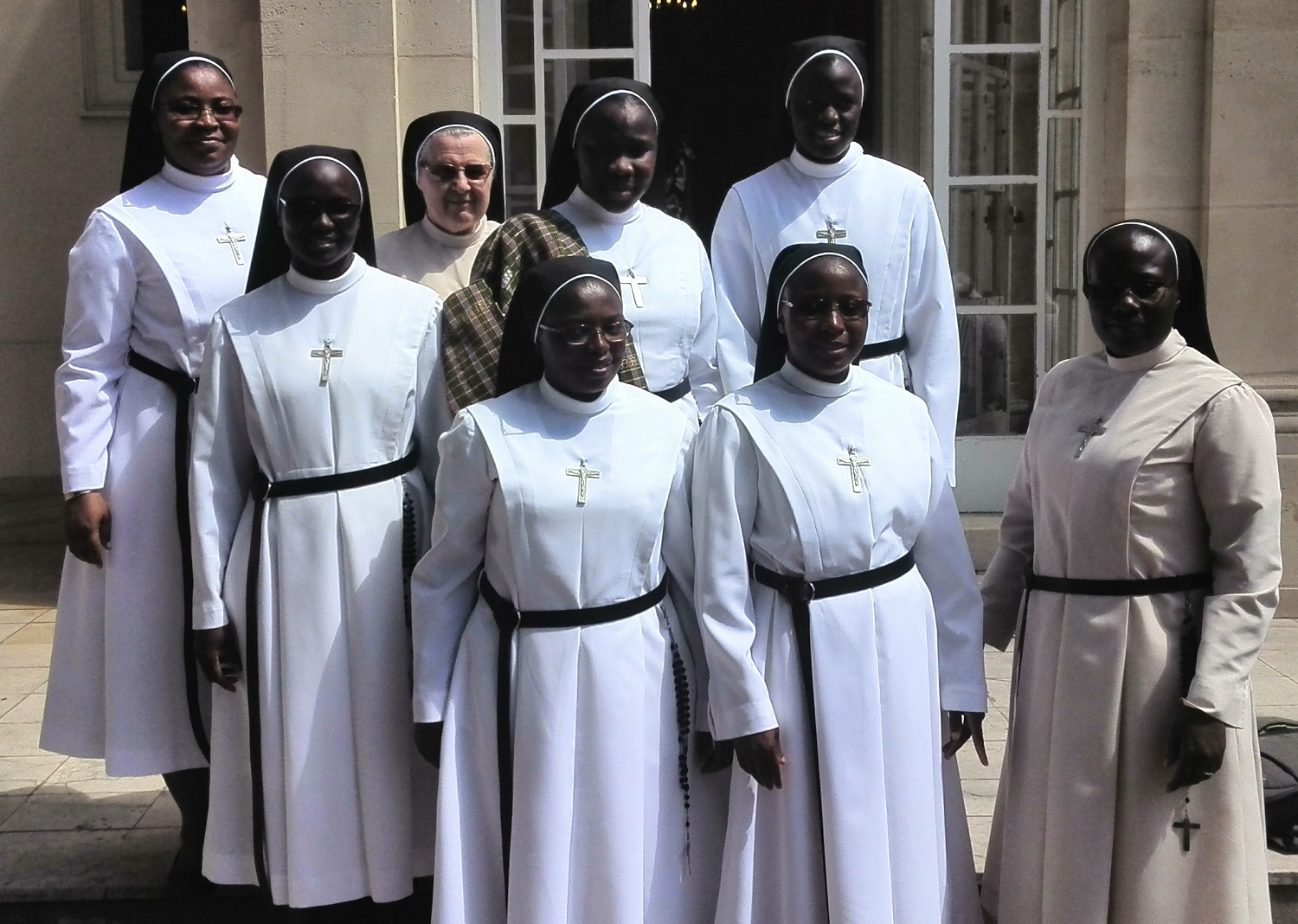 Les Professes à la sortie de la Messe