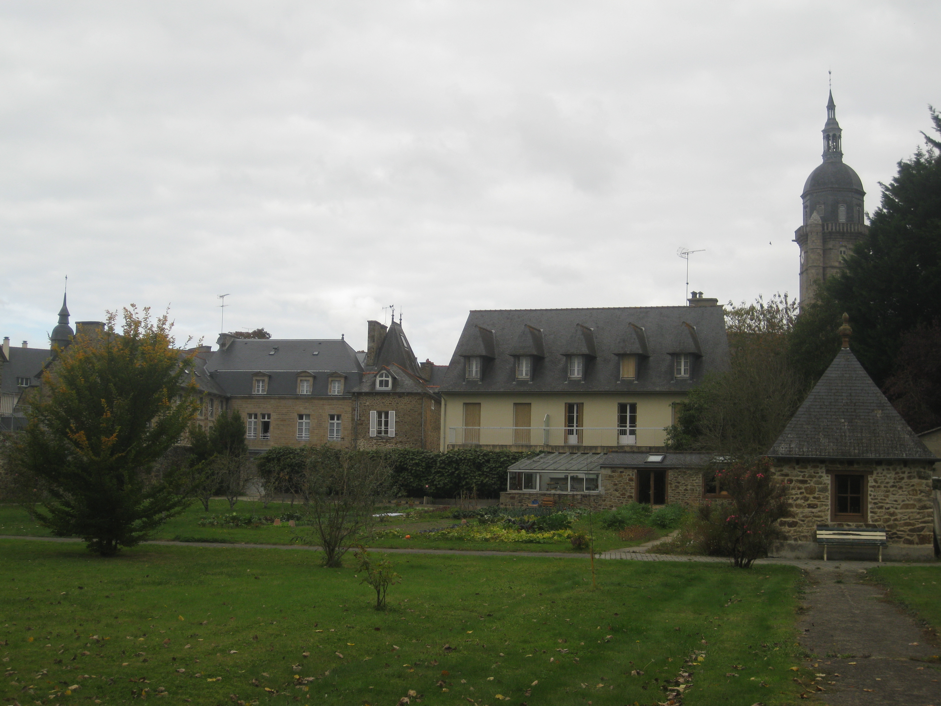 La communauté vue du jardin