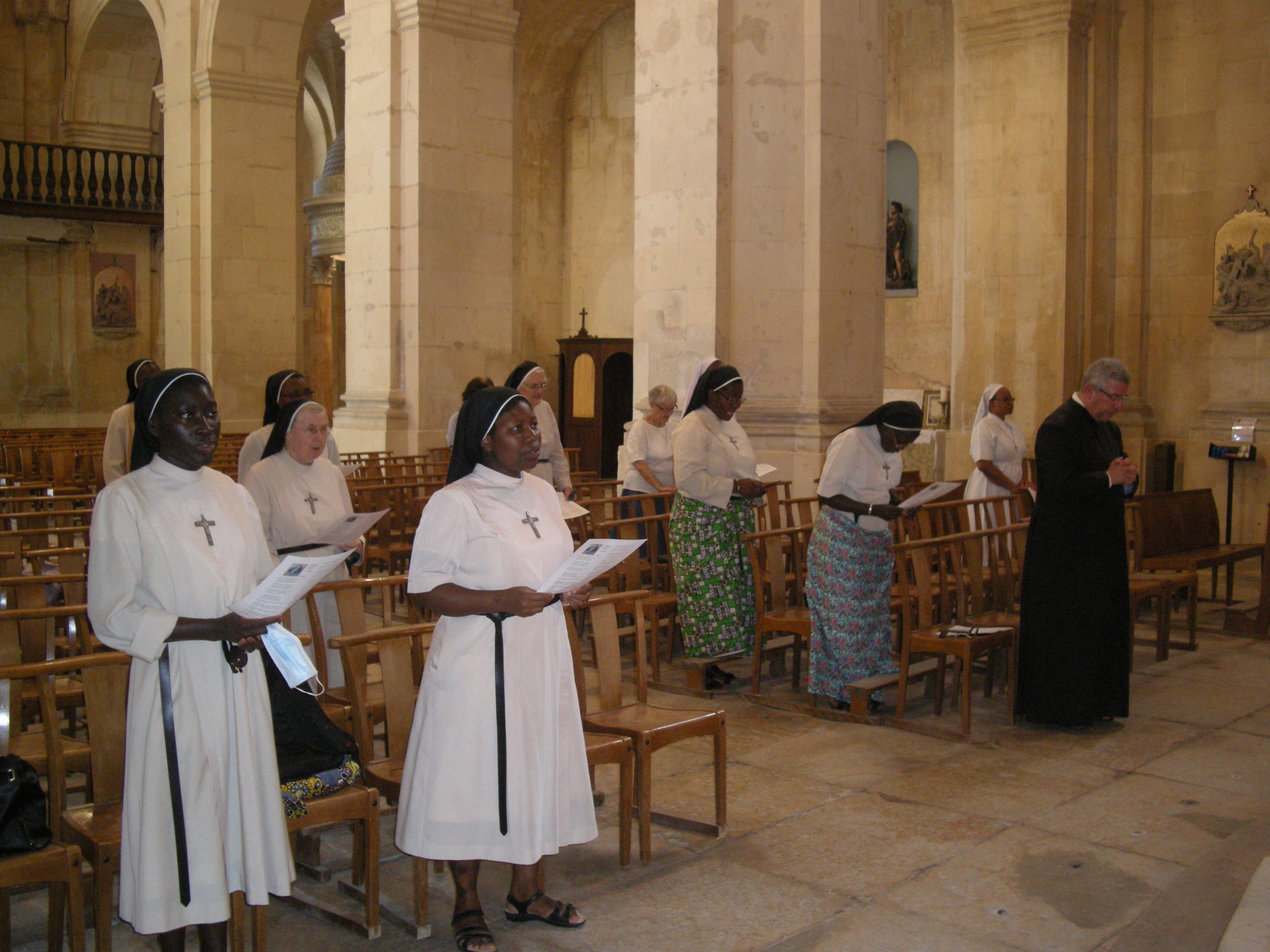 Chant des Vêpres dans l'Église Saint Jacques