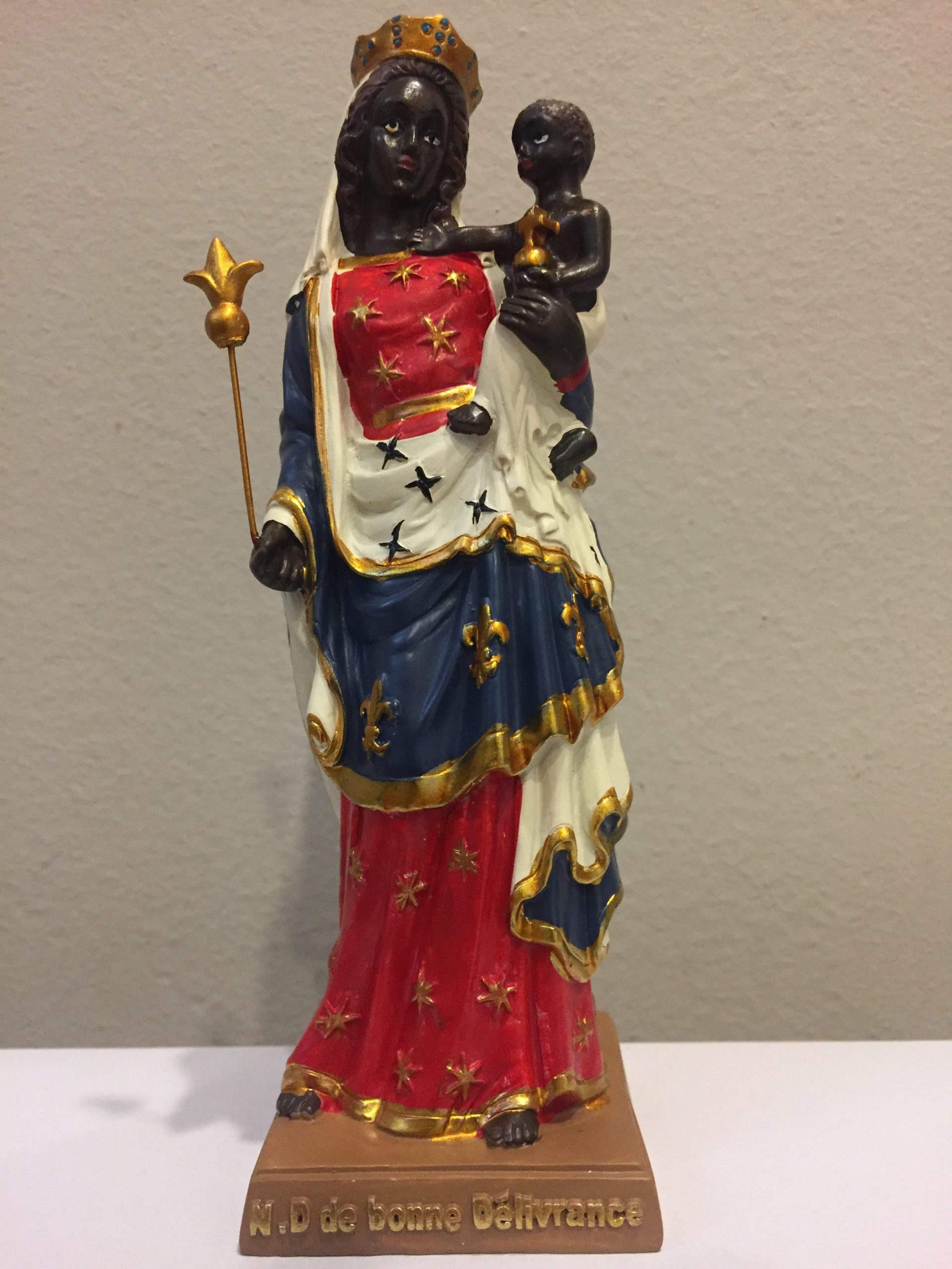 Petite statue en résine 16 cm à 13 euros