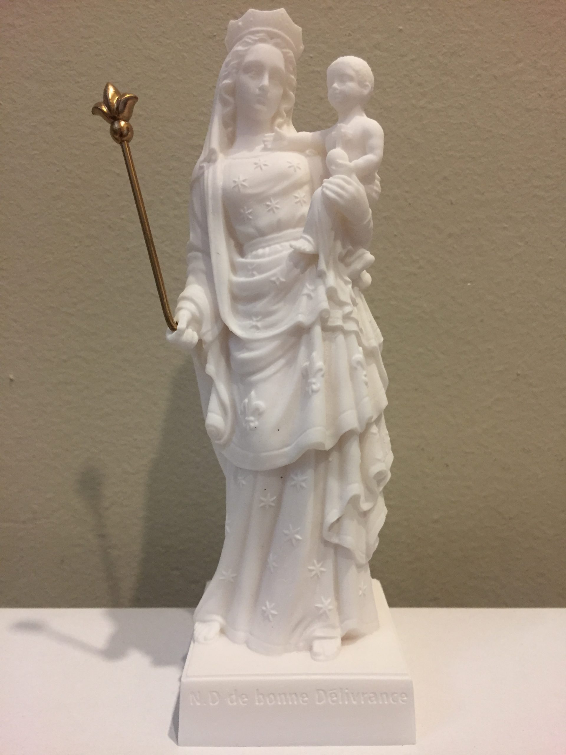 Petite statue en albâtre 17 cm à 16 euros