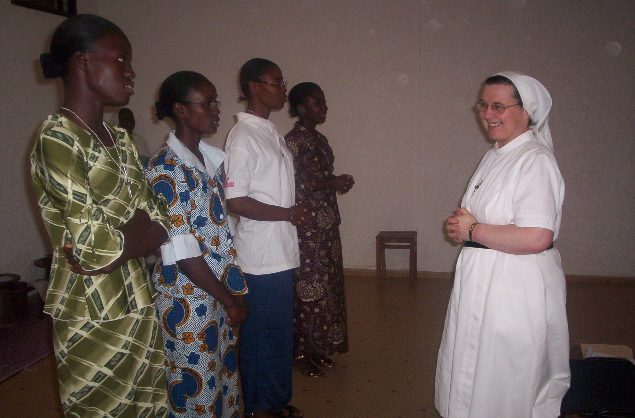 Entrée au postulat de jeunes aspirantes, dans la chapelle de la communauté de Dakar au Sénégal