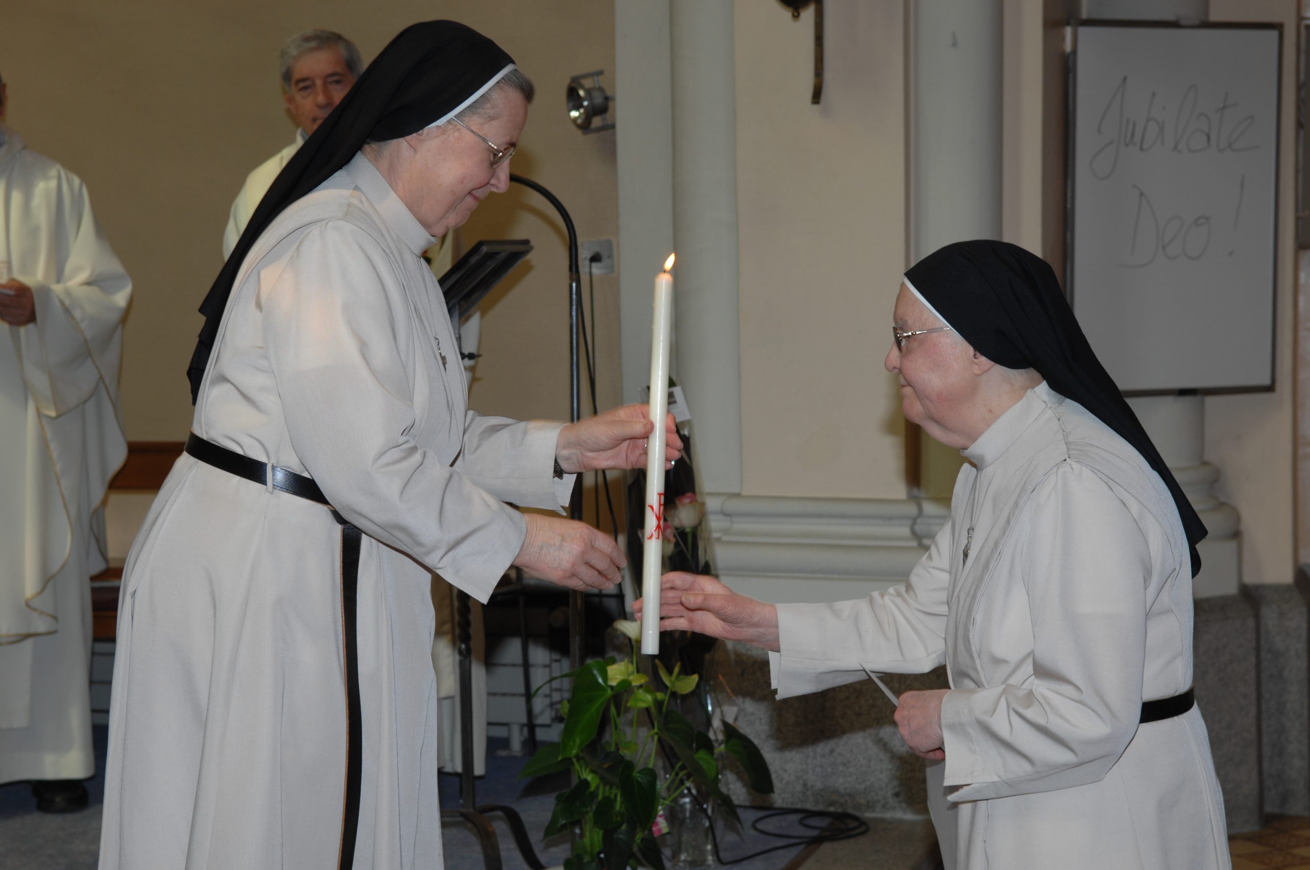 Lors d'un jubilé de vie religieuse. A gauche, Mère Marie Thérèse (LEBRET).