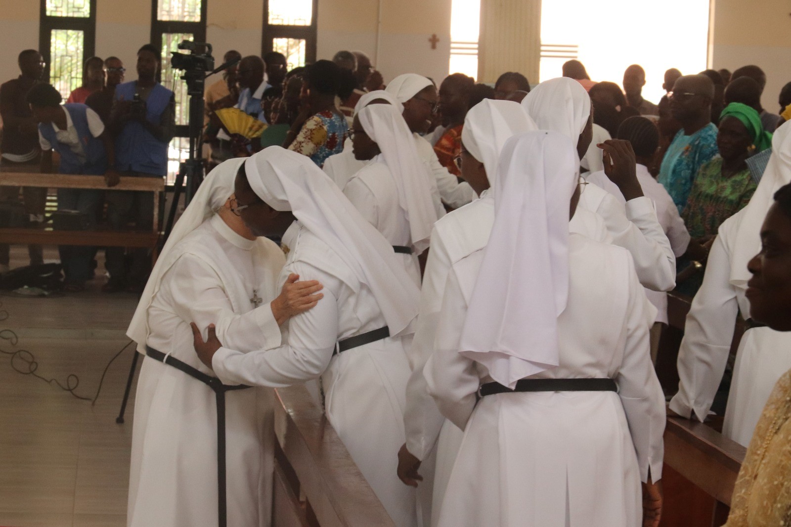 Les félicitations, Dakar, 22/09/2026 © Archives Congrégation Saint-Thomas de Villeneuve
