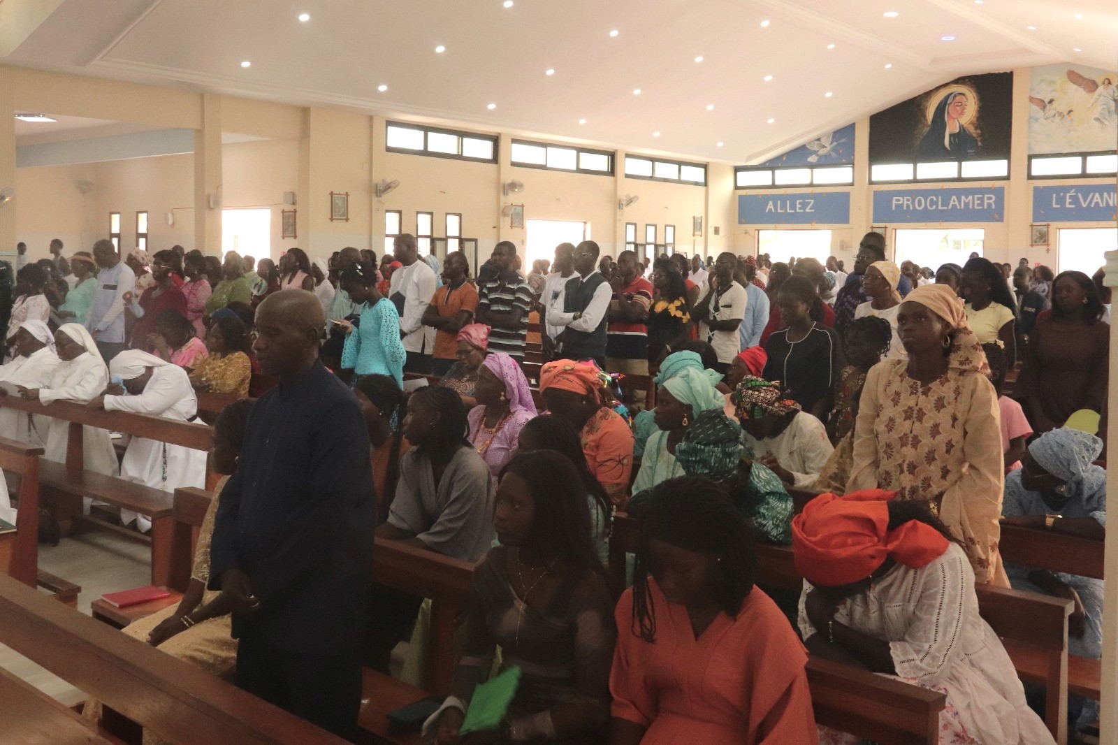 La foule nombreuse, venue pour l’occasion, Dakar, 22/09/2026 © Archives Congrégation Saint-Thomas de Villeneuve